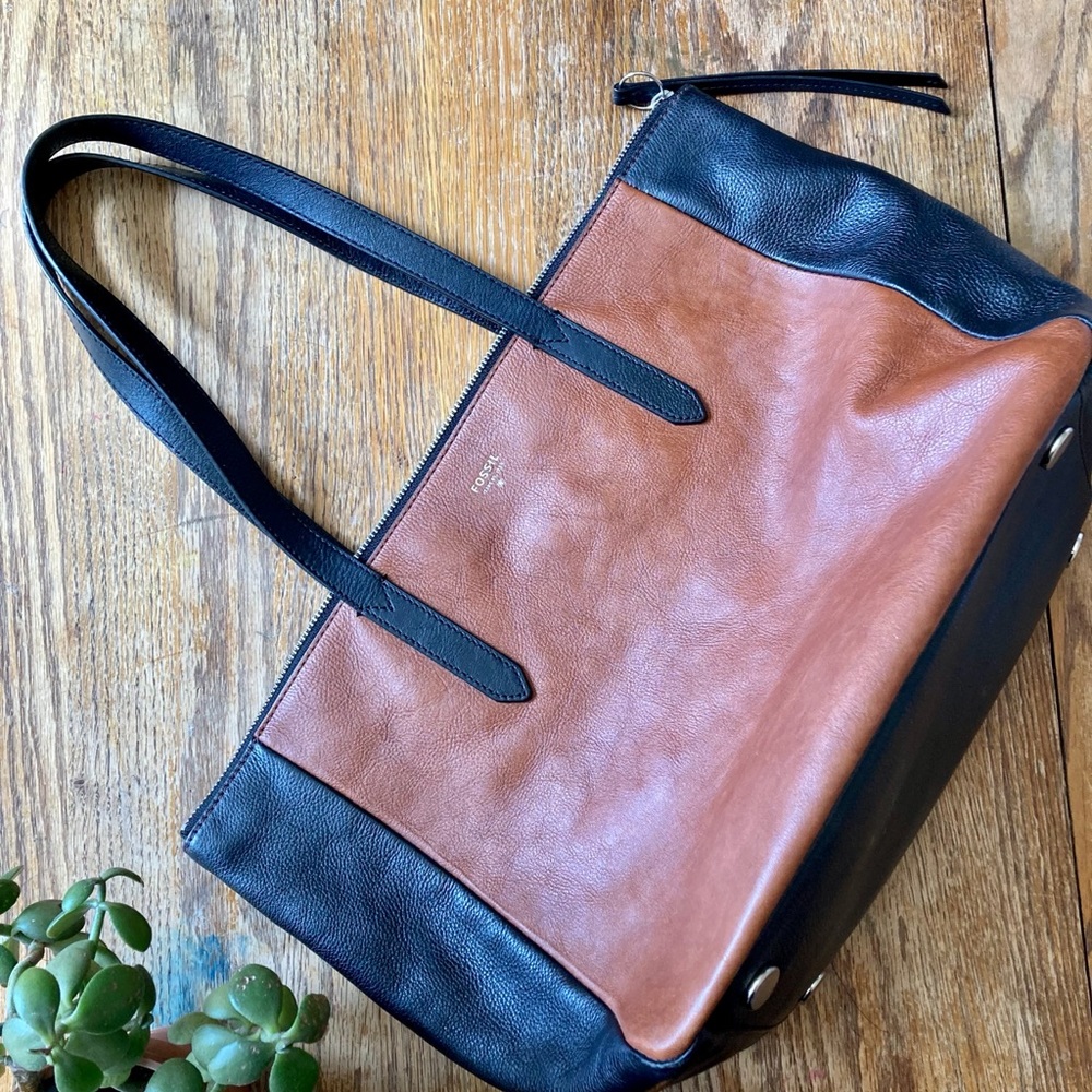 Fossil Leather Tote (Matching wallet available)